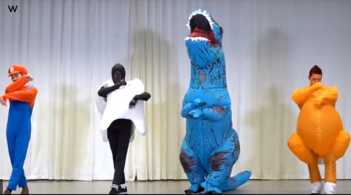 Foto: Tepati Janji Usai Menang dengan ‘Dejavu’ di Acara Musik, NUEST W Kocak Menari Memakai Kostum