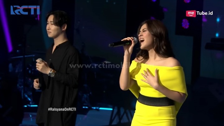 Image result for Duet Dua Bahasa Raisa dan Penyanyi Kim Ji Hoon