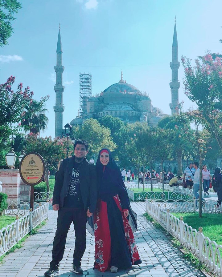 Oky Setiana Dewi dan Ory Vitrio