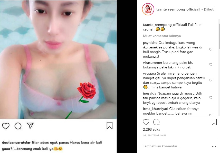 Dewi Sanca Selfie Pakai Bra