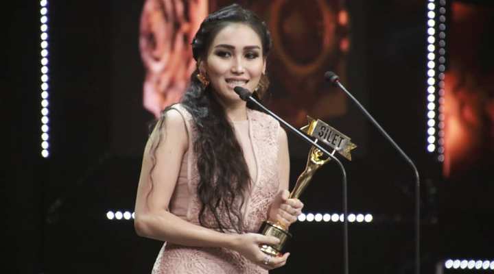 Ayu Ting Ting Sukses Kalahkan Nia Ramadhani, Simak Daftar Lengkap Pemenang 'Silet Awards 2018'