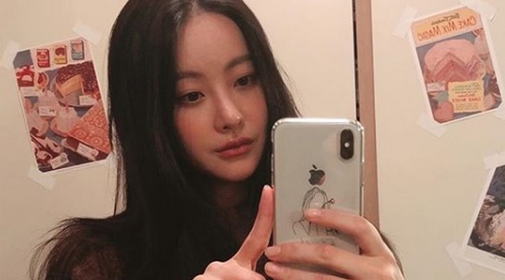 Foto: Sapa Fans Lewat Selfie Cantik Terbaru, Bentuk Bibir Oh Yeon Seo Dicibir Netter