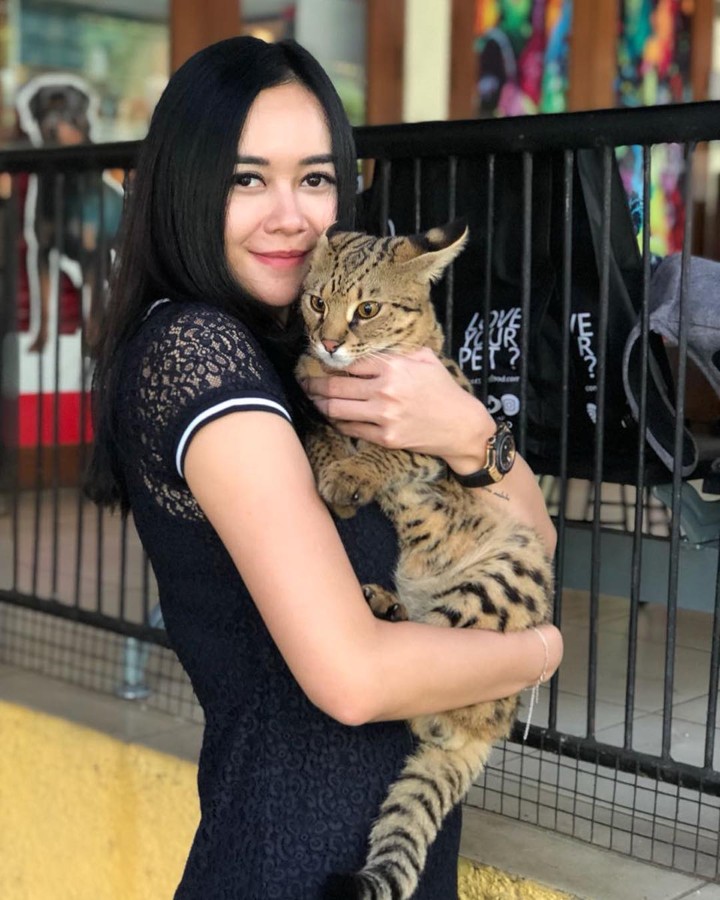 Tidur Bareng Hingga Bikin Rumah Khusus, 6 Artis Indonesia 