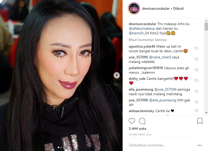 Dewi Sanca Tampil Cantik Pakai Makeup Cetar