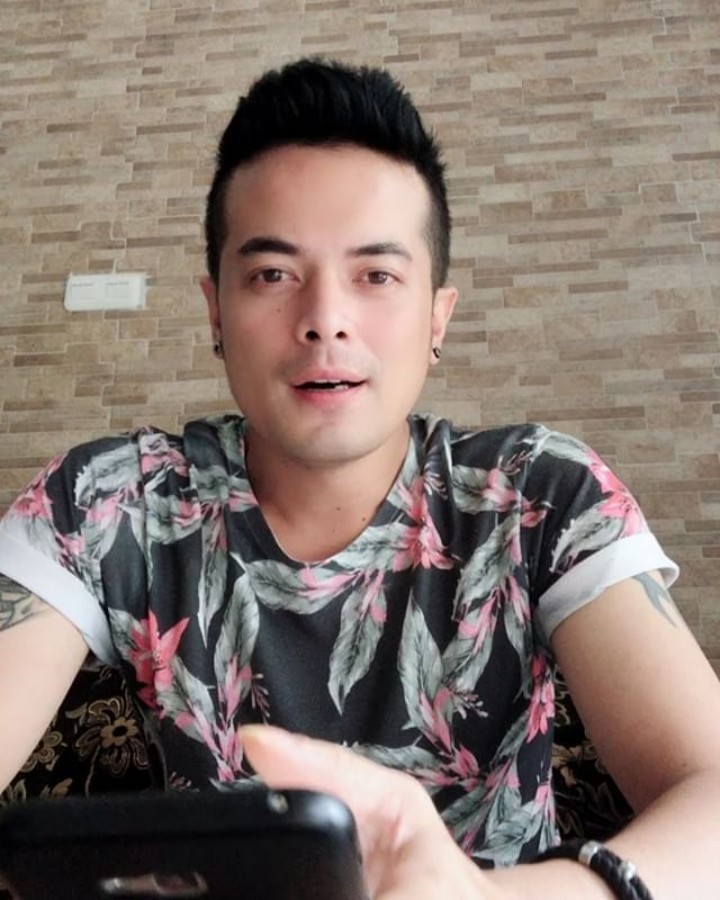 6 Artis Pria Indonesia yang Bantah Punya Hubungan Dekat 