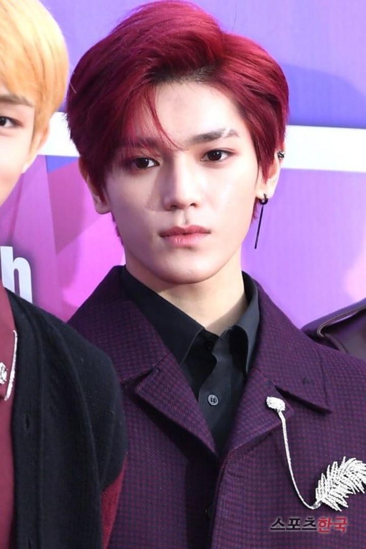 10 Potret Ini Tunjukkan Taeyong NCT Tampan dengan Warna 