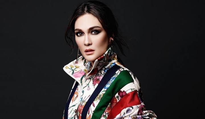 Luna Maya Tulis Puisi Menyayat Hati Galau Ditinggal Nikah Luna Maya Tulis Puisi Menyayat Hati Galau Ditinggal Nikah