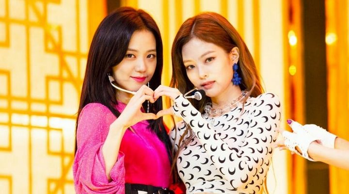 Jisoo Ceria Ekspresi Cemberut Jennie Black Pink Saat Di
