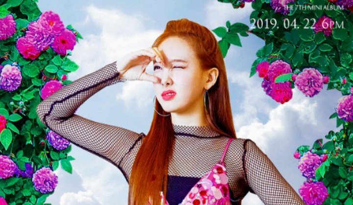 Pose Bareng Lightstick Terbaru Twice, Cantiknya Nayeon ...