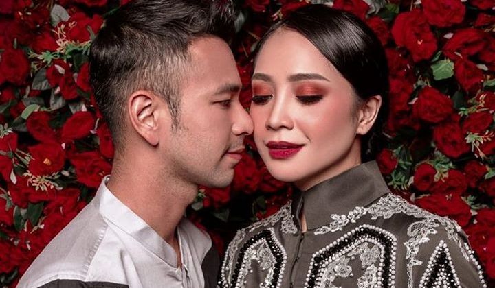 5400 Gambar Romantis Di Gendong Terbaik