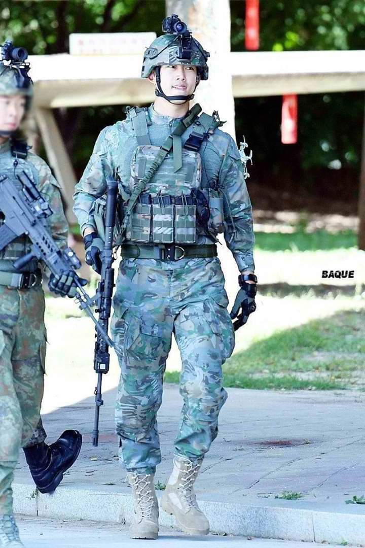 Taecyeon di militer