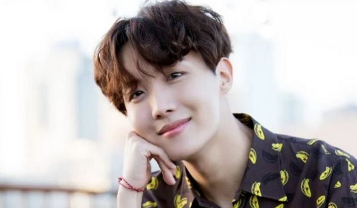 Tampil Santai Pakai Celana Pendek J Hope Kepergok Bertolak Ke Us Di Sela Liburan Bts
