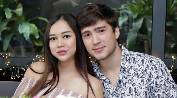 Aura Kasih Akhirnya Umbar Wajah Sang Bayi, Paras Bule dan ...