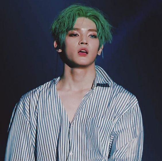 Taeyong NCT Jadi Trending Topic dengan Rambut Hijau
