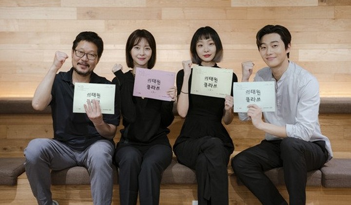 Foto: JTBC Rilis Foto Pembacaan Naskah 'Itaewon Class' Park Seo Joon Cs, Fans Ngaku Makin Gak Sabar