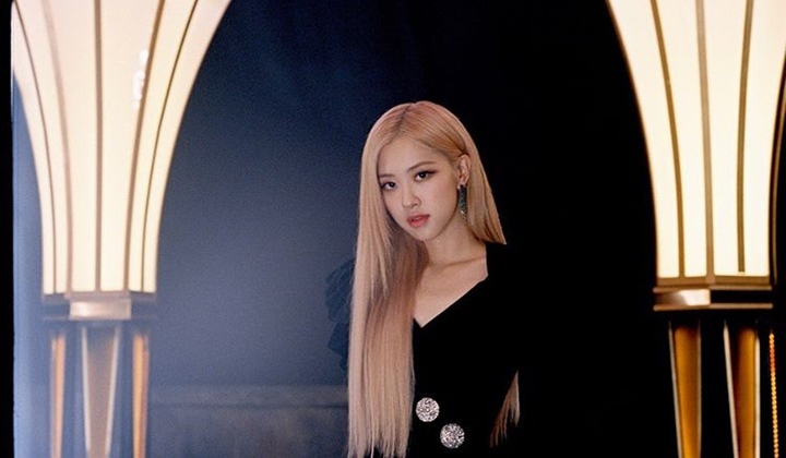 Nikmati Liburan Di Pulau Bali, Rose BLACKPINK Asyik ...