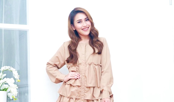 Pamer Gaya  Rambut  Bob  Pendek  Ayu Ting Ting Nyaris Tak 