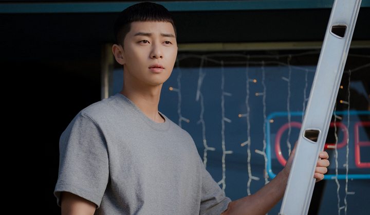 Foto: Drama Akan Segera Tayang, Park Seo Joon Dapat Hadiah Spesial Dari Aktor Ini 