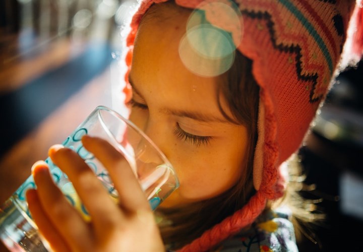 Minum Air Putih Bakal Bantu 'Puaskan' Mental di Pagi Hari
