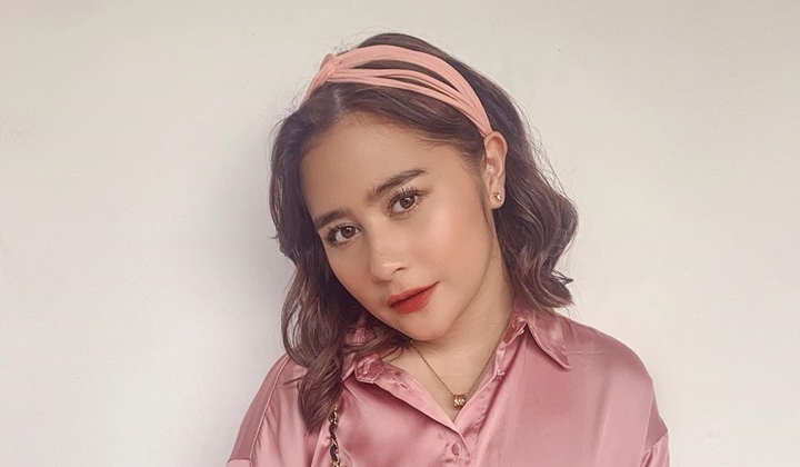 Tiduran Sampai Loncat-Loncat, Begini Keseruan Prilly Latuconsina Nonton