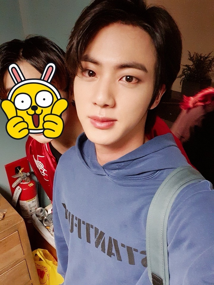 Seokjin selfie jadi sorotan