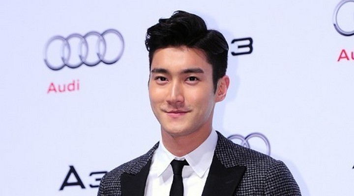 Gaya Rambut Siwon Saat Kunjungi Indonesia Disebut Mirip Karakter ...