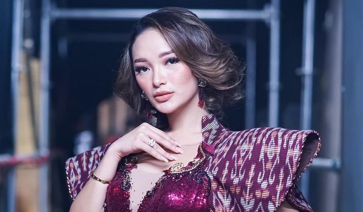 Kecantikan Zaskia Gotik Tampil Tertutup dalam Balutan Hijab Jadi Sorotan