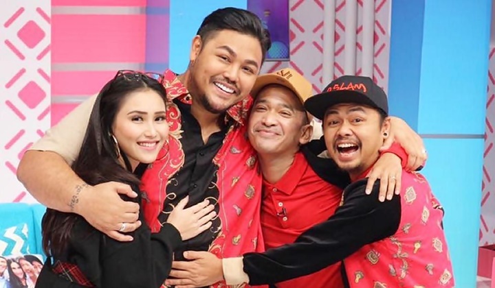 Kpi Pusat Hentikan Sementara Acara Brownis Ayu Ting Ting Cs Panen Kritikan Pedas Portal Berita Hiburan Terheboh