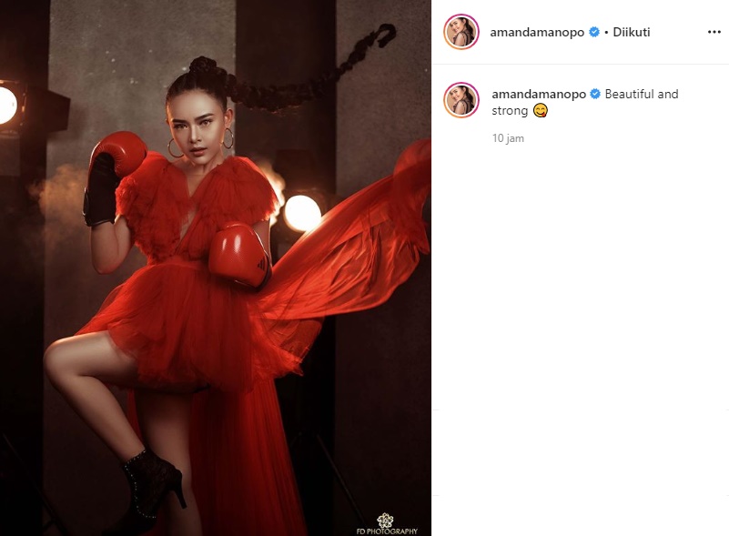 Pakai Dress Mini dan Sarung Tangan Tinju, Amanda Manopo Beber Makna Potret Terbarunya