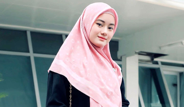 Dinda Hauw Sempat Takut Dinyinyir di Awal Kenakan Hijab