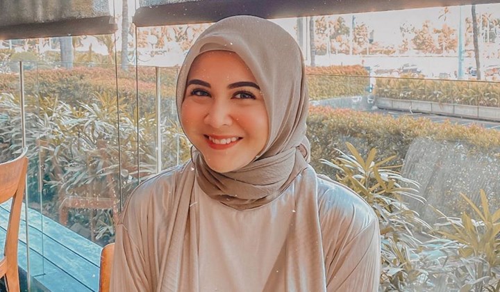 Kesha Ratuliu Pilih Kenakan Hijab Sebelum Bertunangan dengan Sang Kekasih