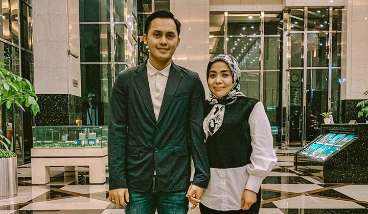 Rayakan Ultah Fadel Islami dengan Nasi Tumpeng, Paras ...