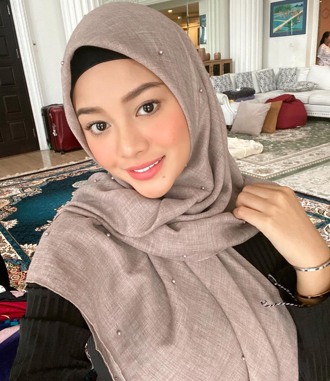 Aurel Hermansyah Semakin Rajin Kenakan Hijab di Bulan Puasa