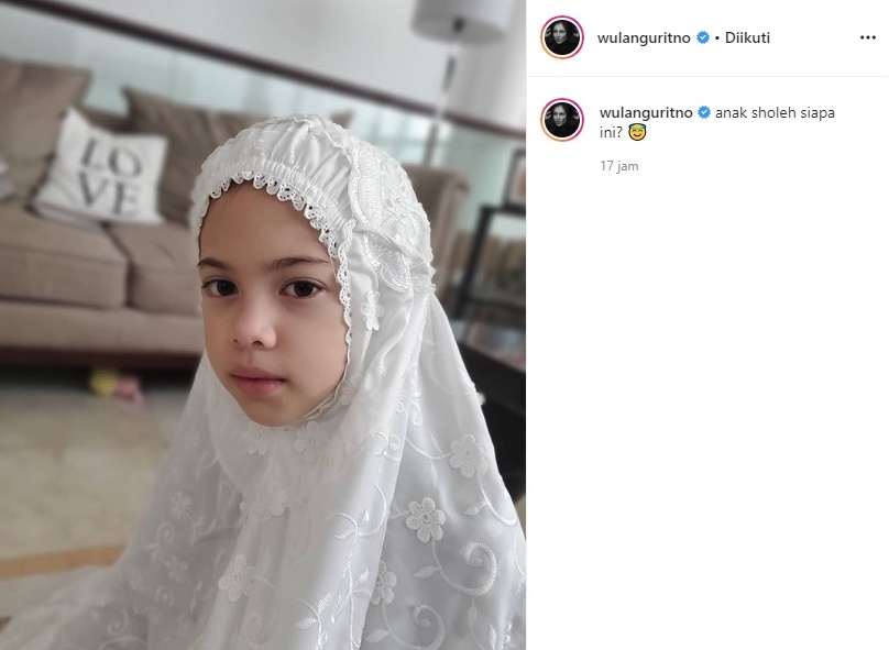 Wulan Guritno Tuai Koreksi Usai Posting Foto Cantik Putrinya Kala Pakai Mukenah