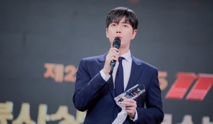 Foto: Park Hae Jin Menangkan Penghargaan Atas Kerja Keras Jadi Sukarelawan