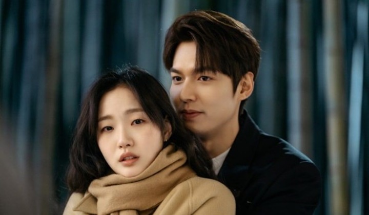 Foto: Bukan Kemesraan, Ini Adegan Favorit Lee Min Ho dan Kim Go Eun di 'The King: Eternal Monarch' 