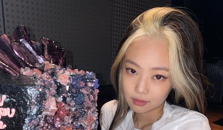 Usai Blonde Nyentrik Jennie  BLACKPINK  Tampil Dengan Warna  