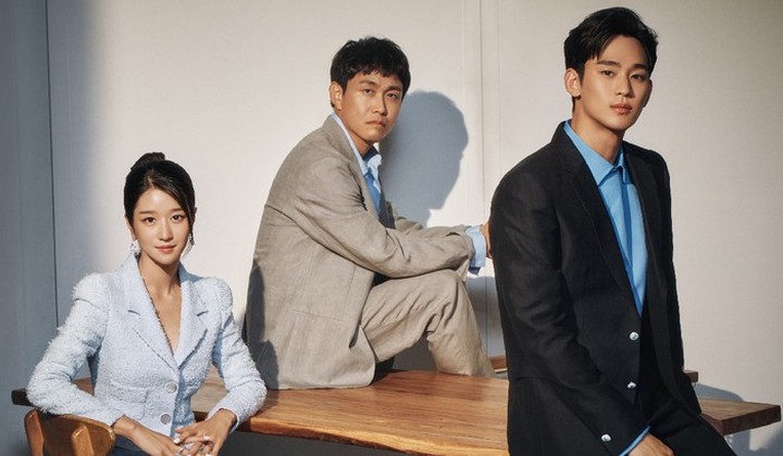 'It’s Okay to Not Be Okay' Rilis Foto Keluarga Kang Tae Cs, Senyum