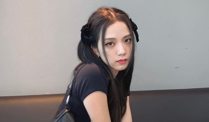 Pesona Jisoo Saat Pamer Kuku Cantiknya di MV ‘Ice Cream’ Bikin Gemas