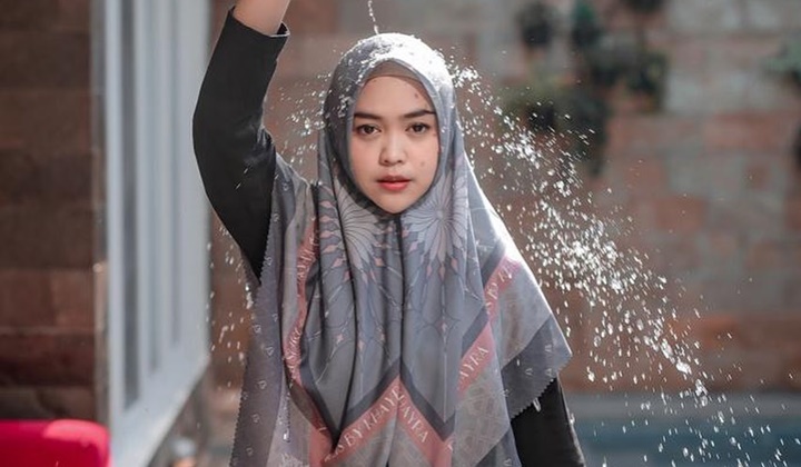 Foto: Tak Respons Kontroversi Jilat Durian, Ria Ricis Pilih Bagikan Momen dengan Reza Surya Putra