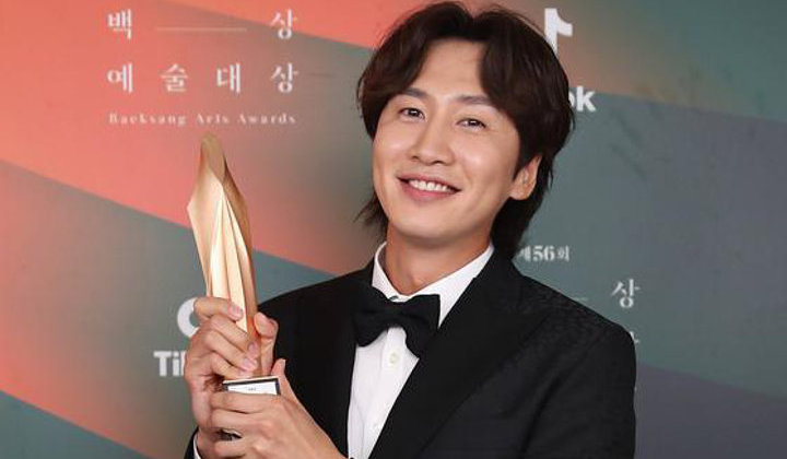 Foto: Sukses Raih Baeksang Arts Awards, Lee Kwang Soo Bicara Soal Keputusan Bintangi 'Inseparable Bros'
