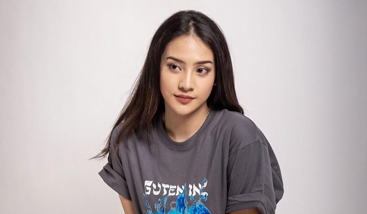 Foto: Namanya Disebut Banyak Pendemo UU Ciptaker, Anya Geraldine ‘Balas’ Pakai Pesan Manis