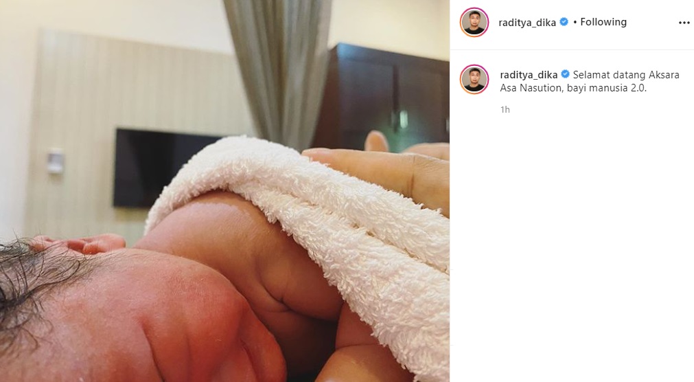 Raditya Dika Umumkan Kelahiran Anak Kedua, Intip Foto Perdana dan Nama Unik Bayinya