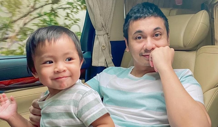 Sempat Rahasiakan Wajah Anak ke-2, Raditya Dika Kini Unggah Momen Alea
