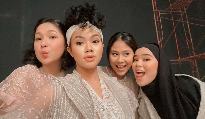Foto: 2 Mantan Member BLINK Cs Didapuk Bawakan OST 'Mulan', Suara Sivia Azizah Paling Disorot