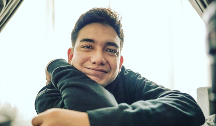 Adipati Dolken Buka-bukaan Akui Setuju Wajah Tampan Adalah Keuntungannya