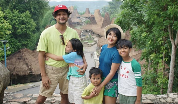Sambut Kepulangan Dwi Sasono, Potret Pelukan Hangat dari Widi Mulia dan Anak-anak Bikin Terharu