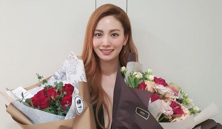 Foto: Pamer Tubuh Seksi dan Kecantikan Tanpa Filter, Nana Sukses Curi Perhatian di SBS Drama Awards