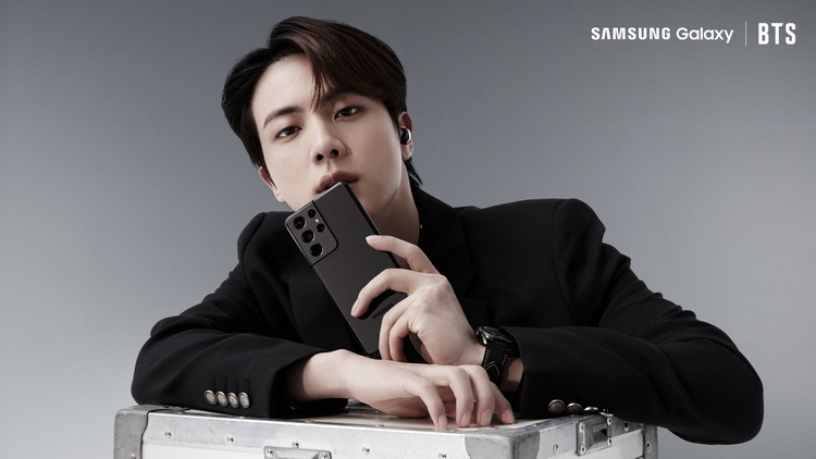 Visual Memikat di Iklan Sukses Jadi Trending Topik, Jin BTS Dijuluki \'Human Samsung