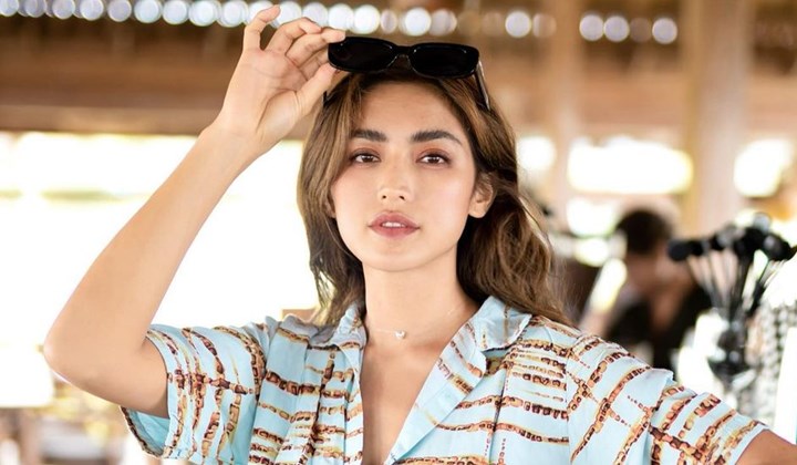 Jessica Iskandar Disindir Pakai Baju Kekurangan Bahan Hingga Dikecam Karena Pamer Pose Vulgar
